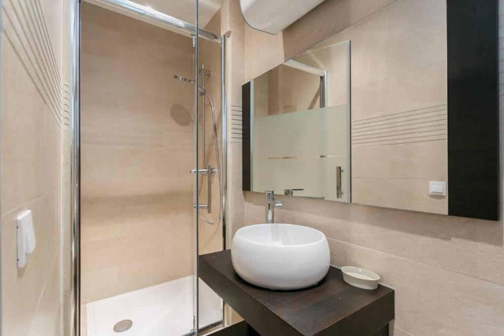 Ferienwohnung Modernized Studio - Meters From The Invalides Gardens Paris Exterior foto